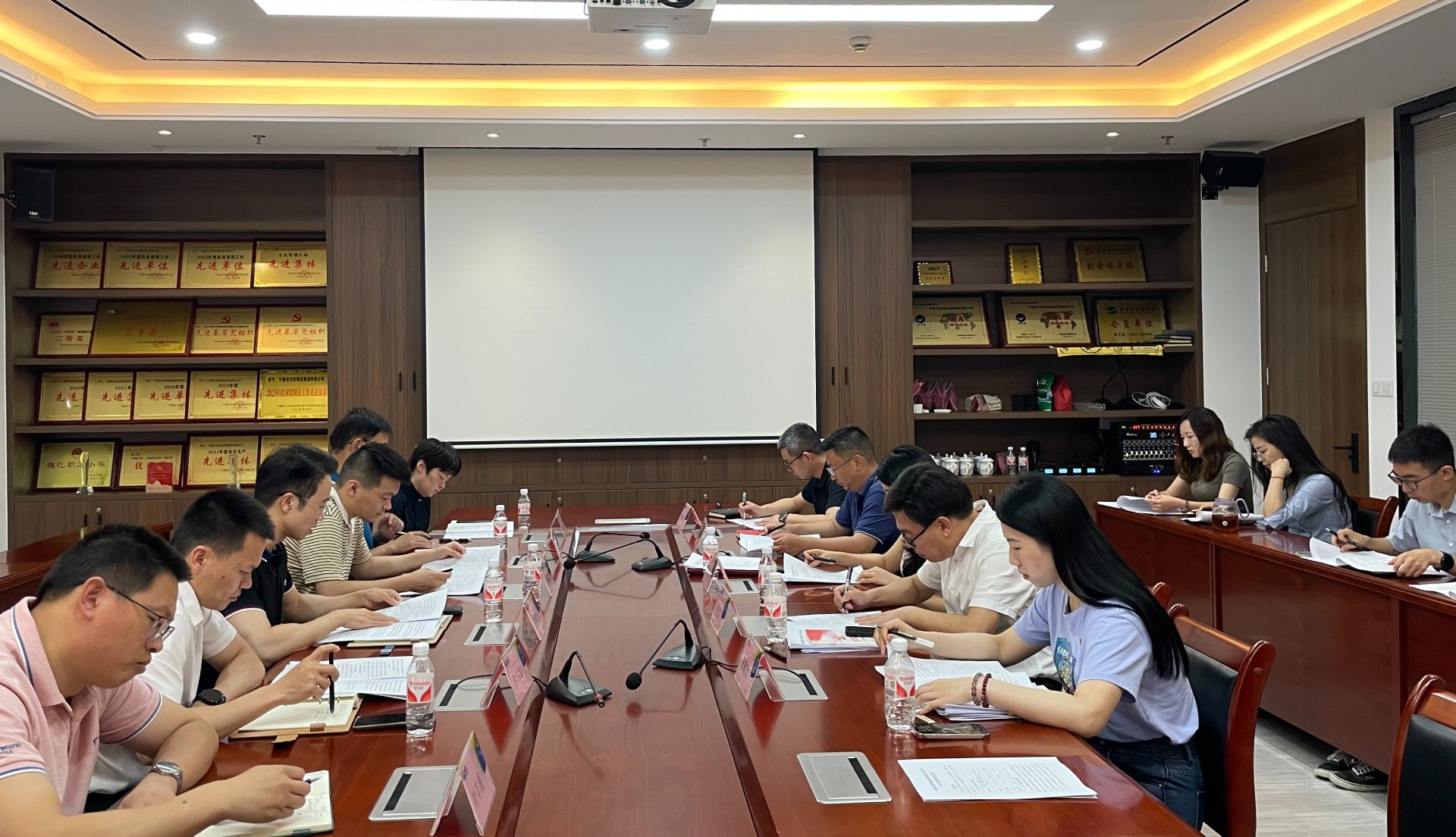 講黨性守黨規(guī)嚴黨紀——市交投集團領導赴市交投物流集團開展聯(lián)系點工作，葉嵐清拍攝2.jpg