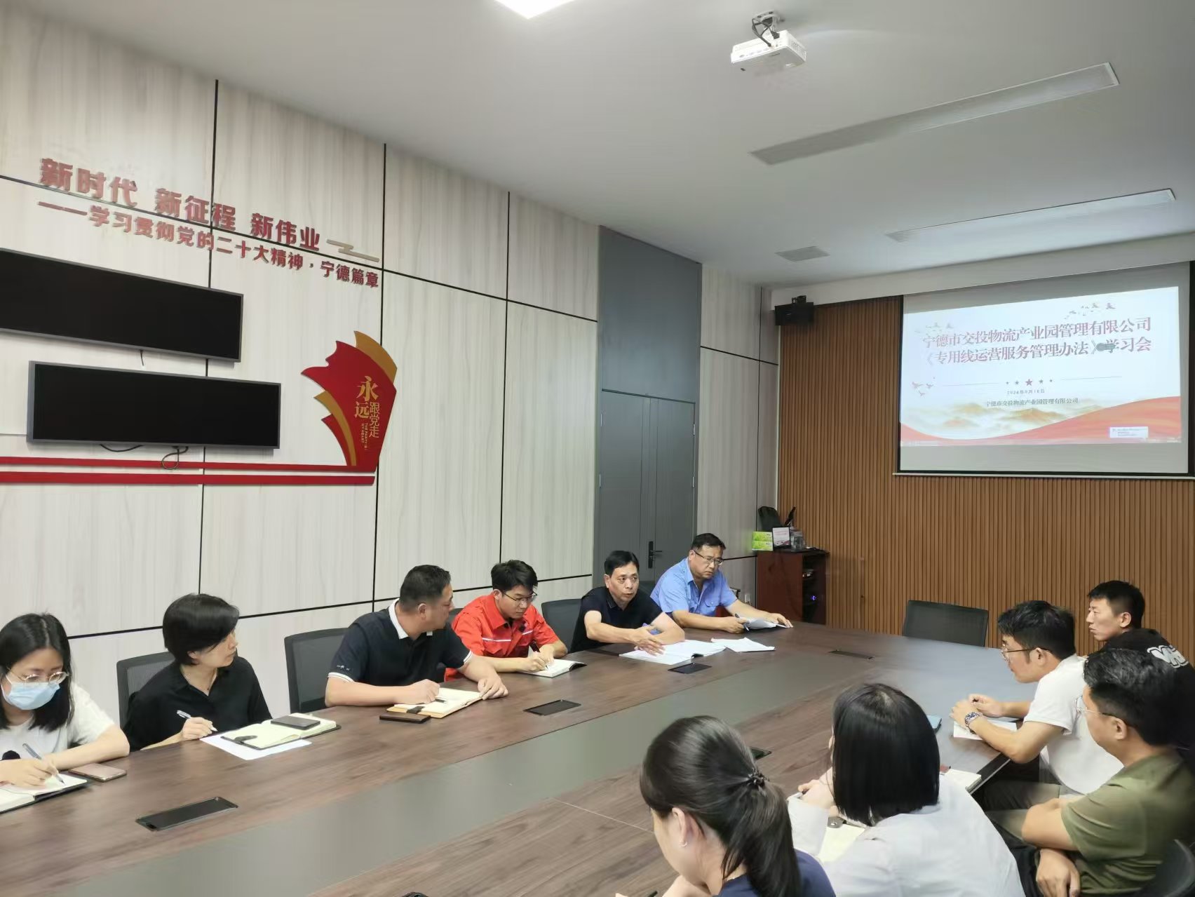 福州鐵路物流中心寧德鐵路物流營業(yè)部領導深入寧德陸港開展愛車宣傳活動，張長明拍攝.jpg